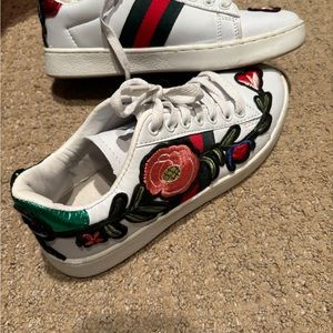 Gucci sneakers size 7. Like new.